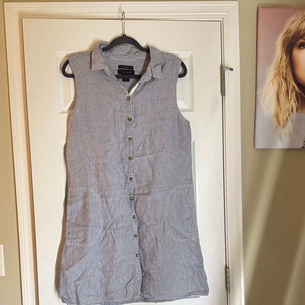 Tahari Gray Sleeveless Button-Down Dress